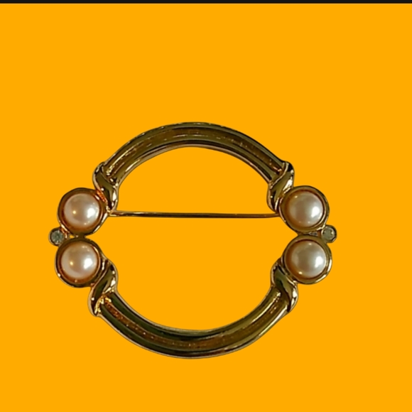 VINTAGE Pearl Gates Gold Tone Brooch by Monet - Picture 3 of 16